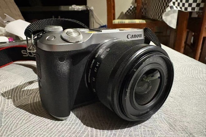 Renting out: Canon EOS M6 - Excellent Condition (Ready to Shoot)