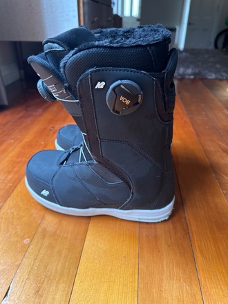 Renting out: Size 8 women snowboard boots