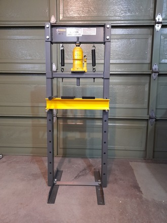 Renting out: Hydraulic Press 12T