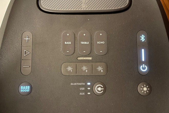 Renting out: FOR HIRE: Bluetooth Speaker + Microphone RENTAL