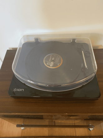 Renting out: Vinyl Record Player