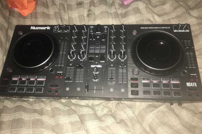 Renting out: Numark Ns4fx