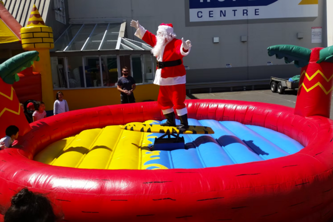 Renting out: Mechanical Surfboard Inflatable Fun – 7m x 5m