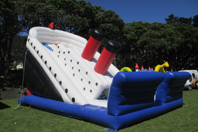 Renting out: Titanic Big Slide – 12m x 7m