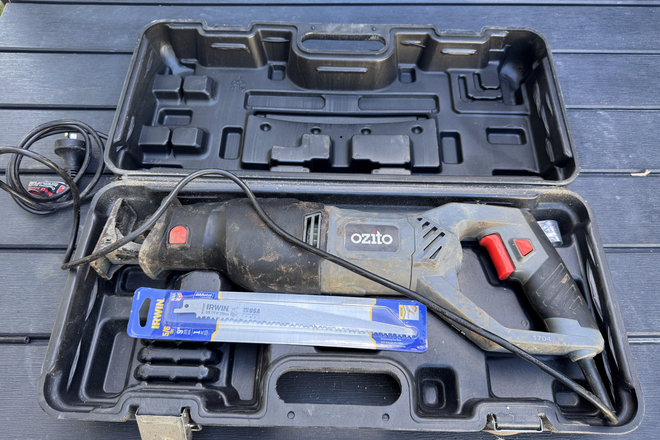 Renting out: Ozito 920W Reciprocating Saw
