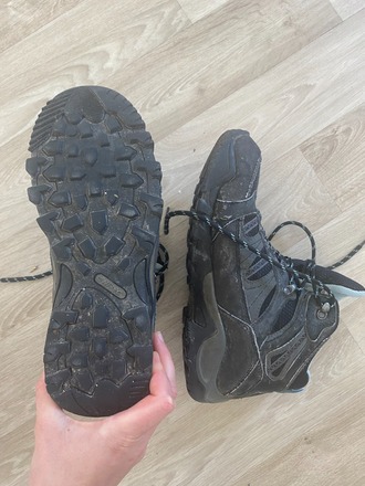 Renting out: Women's hiking boots - size 9