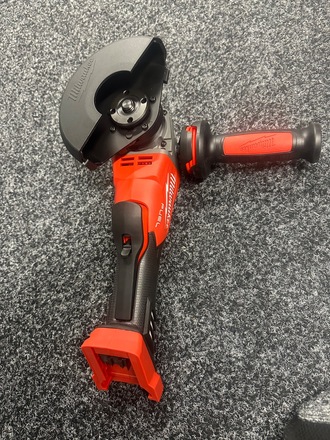 Renting out: Milwaukee Angle Grinder 