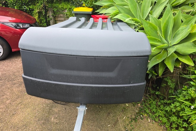 Renting out: fully covered camping luggage trailer